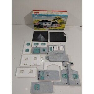 Plasticville 1908-198 O Gauge Model Railroad Scenery Split Level Home Kit w/Box